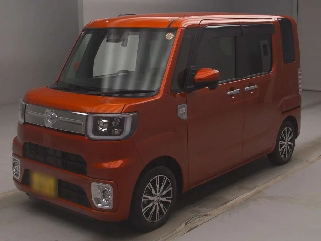 Toyota Pixis Mega LA700A 2022